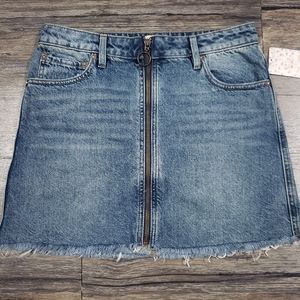 Free People Frayed Distressed Denim Jean Mini Y2k Skirt Front Zip Skirt Size 27
